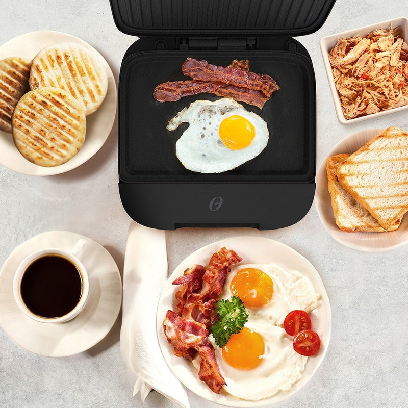 Sandwichera Oster® Compacta Ckstsm400 Color Negro CKSTSM400-052